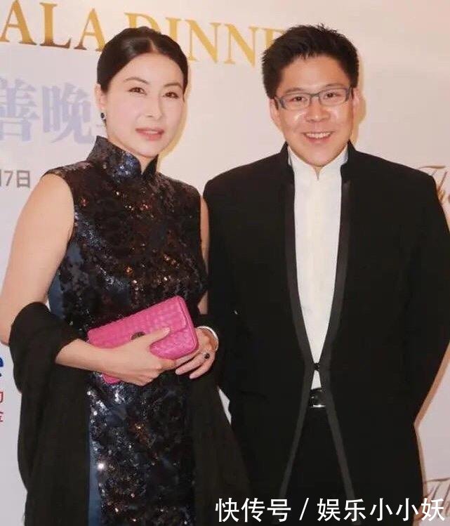 「高调」阔太郭晶晶终于高调!一袭亮片旗袍亮相,尽显雍容复古