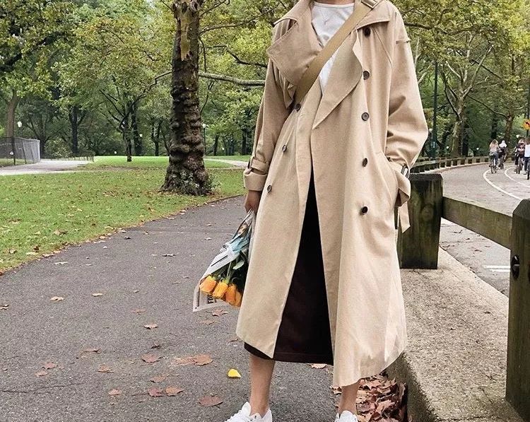  『风衣』T恤搭配:是时候穿T恤了!搭配薄外套美哭了!