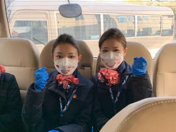  [飞往]感动！这是一趟飞往湖北的英雄航班……