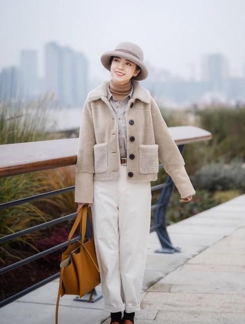  『穿搭』放弃羽绒服吧，三木博主带火了“羊驼装”，这5套简约高级又保暖