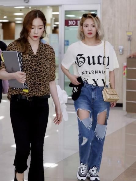 奚梦瑶不穿吊带改穿豹纹衫？与金泰妍撞上才发现超模气场这么强！