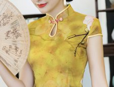 天啊!上班一身优雅迷人的真丝旗袍，太美太显气质了，同事都夸好