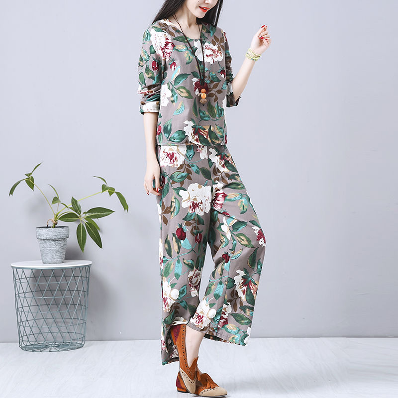 25以上的女人，晚上多穿这种“勾魂衫，太有女人味了