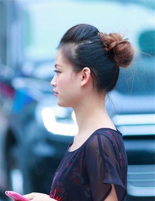 【特别】街拍:青春靓丽的小美女,雪白如玉的脖颈,特别美丽动人