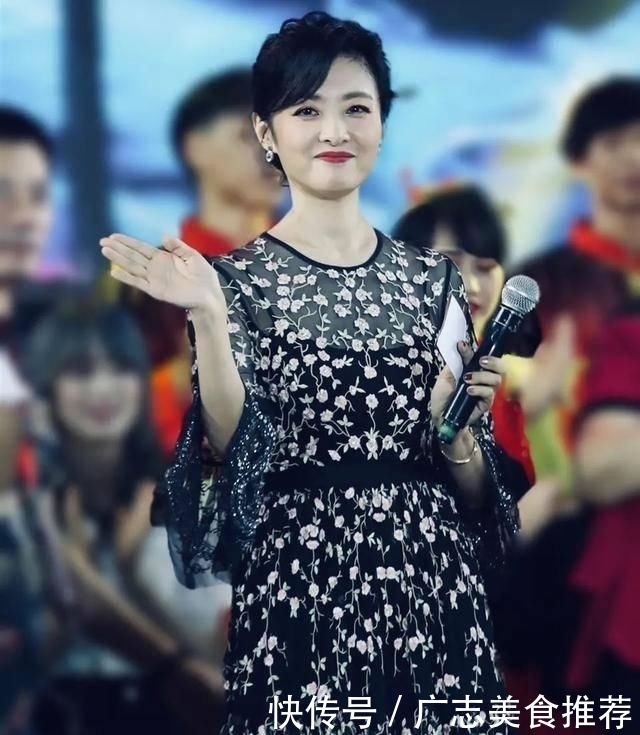 『身型』周涛真是“优雅女神”!带火各种简单搭配,都51岁还那么惊艳
