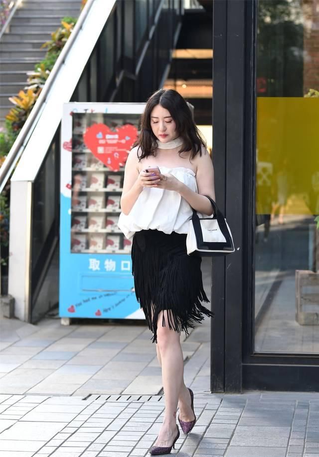 精致■精致的女孩,都选择这样一款鞋子逛街,看起来也很漂亮