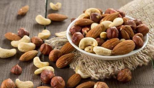  「肝癌」肝癌是“吃”出来的？注意：天天吃的4种食物，其实在滋养癌细胞！
