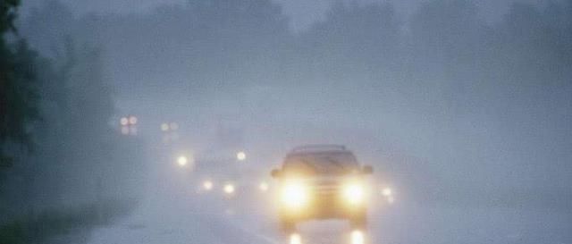  保命：跑高速突然下大暴雨怎么办？老司机：记住这几点，关键时