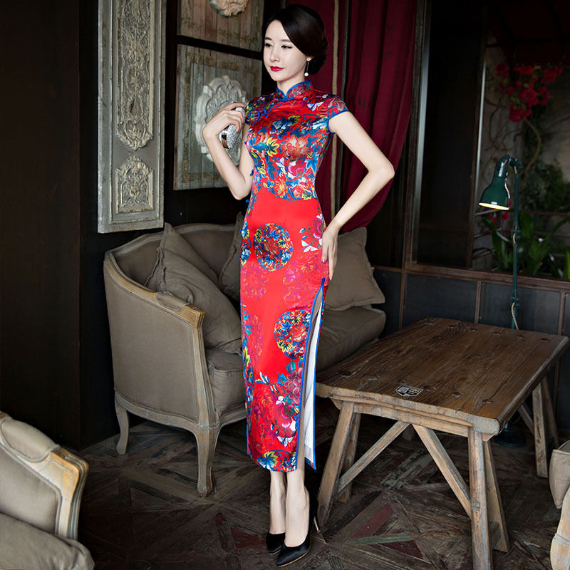 无论哪个年龄的女人穿上旗袍都让人挪不开眼,美到炸