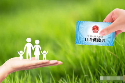  自由职业者@社保是挂靠单位好，还是交灵活就业社保好？不知道就