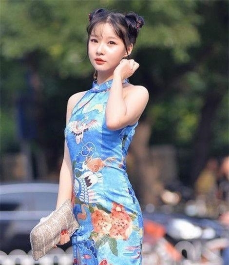 [ 美女]秀出优雅姿态，优雅时尚的街拍：身材一级棒的美女