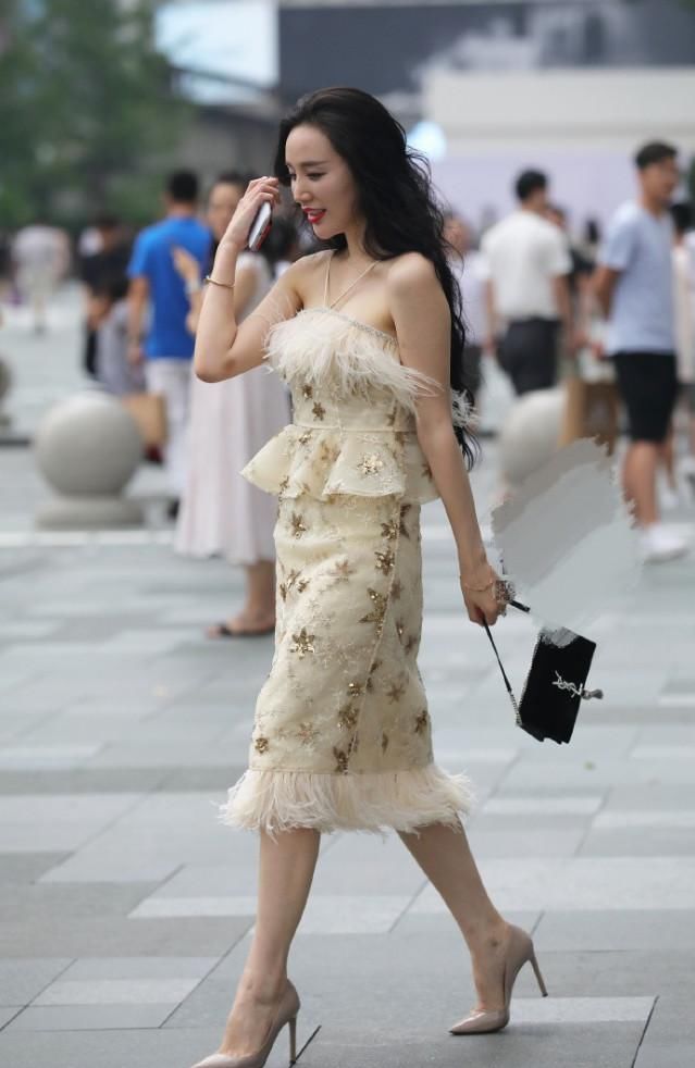 「套裙」蕾丝毛边套裙的窈窕妹子, 只能说美艳不可方物