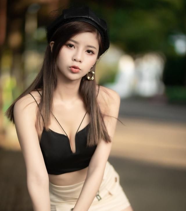 【美女】街拍:穿着知性优雅的美女,清丽婉约,美得不可方物