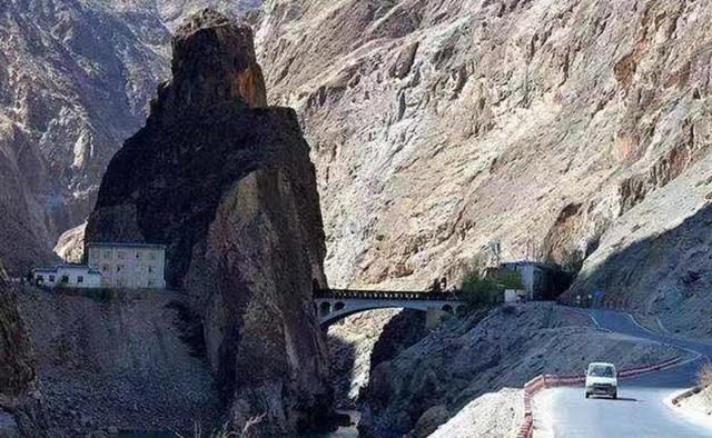 中国唯一一座不允许游客拍照的大桥，官兵24小时巡逻把守