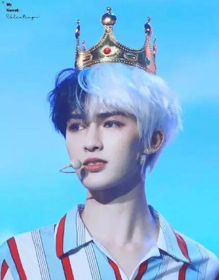 吴亦凡范丞丞“精分”式穿搭，给你一个双拼的爱豆！