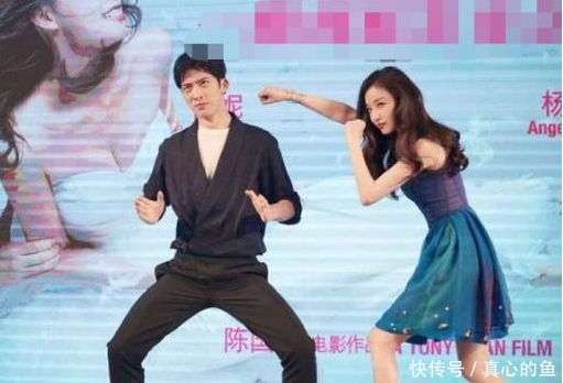 井柏然戴着“英文词语”口罩现身,疑似回应和倪妮的分手的传闻!