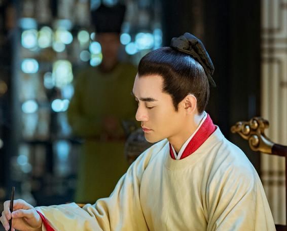 皇帝@《琅琊榜》里这两位，新剧题材“撞衫”，一个演皇帝，一个做娘娘