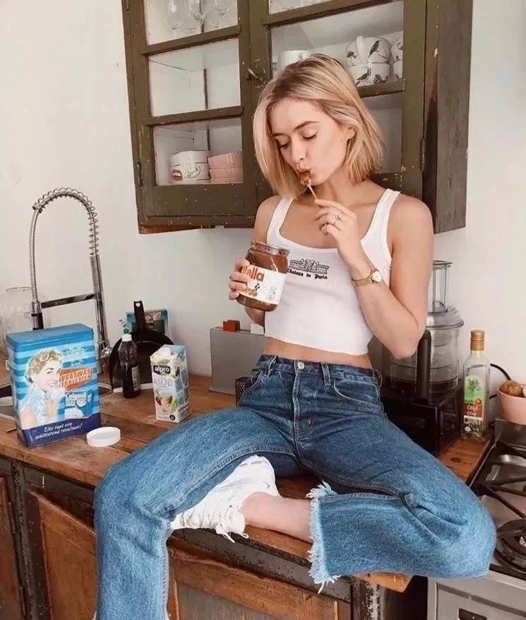 天气热skr人了你却还在害怕穿吊带?挑对了才能拯救身材!