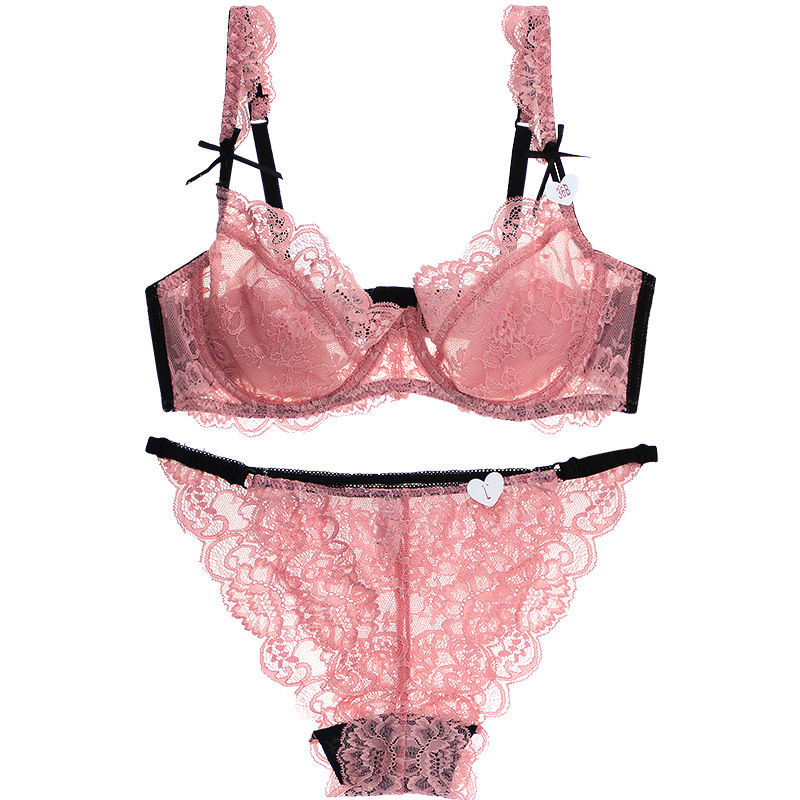 现在女人真会穿，洗完澡穿上超薄蕾丝透明文胸，清凉忒显嫩