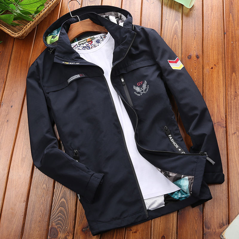 中国新式“登山服”一鸣惊人，抗风保暖还抗皱，适合4050男人