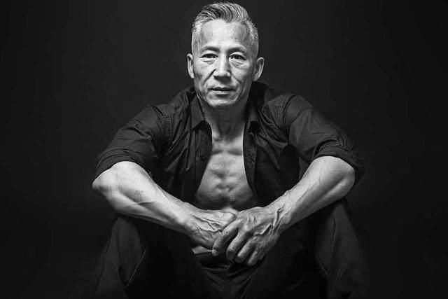 江苏大爷刘胜40年如一日坚持健身，如今成网红，参加米兰时装周！