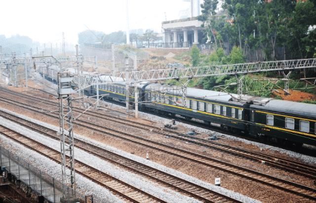  不锈钢：为什么火车铁轨采用会生锈的钢铁，不采用不锈钢？涨知