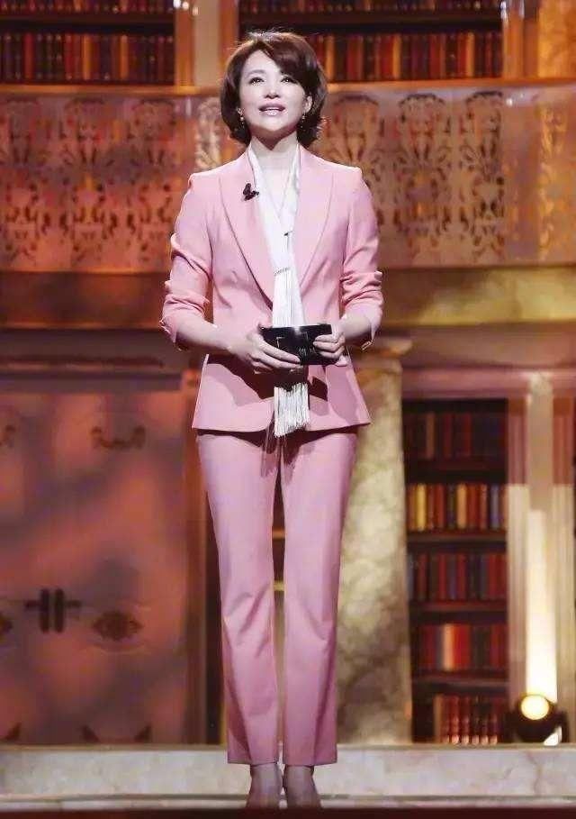 周涛的确是个美人，可跟董卿比，气质还是差了一大截!