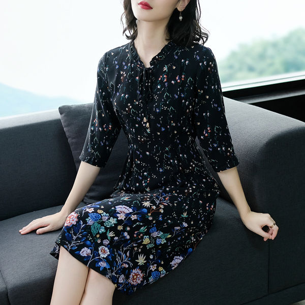 新上市一种裙:金丝绒秋裙，一款比一款漂亮，48岁妈妈穿美爆了