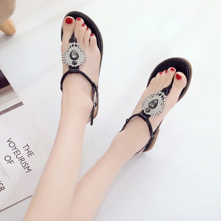 不得不说!穿波西米亚凉鞋的脚好美，又白又嫩，修长又性感