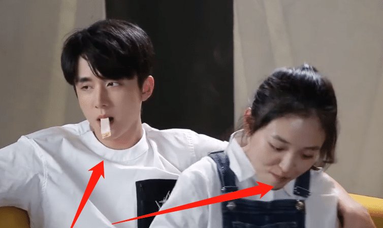 吴倩:吴倩“花式”吃道具, 当看到她和男星同吃饼干, 留言区要炸了锅