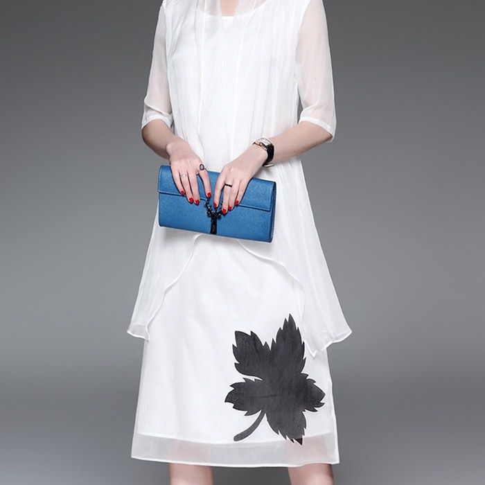 大热的天,建议40-55岁女人尽量多穿裙子,少穿裤子,洋气