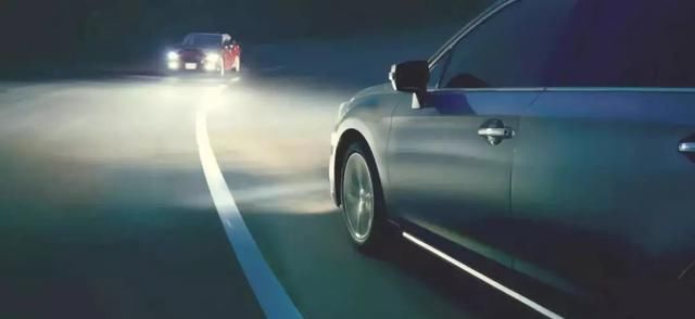  [光量]开车遇到“远光狗”一直不关怎么办？