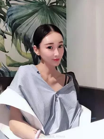 疑似长生法人儿媳，整容网红小三上位，如今在疯狂删除炫富照片！