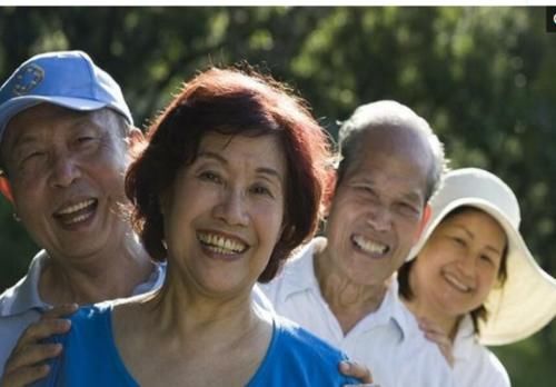  养老金|移民成为“外国人”的人，还要“舔着脸”拿国内养老金，