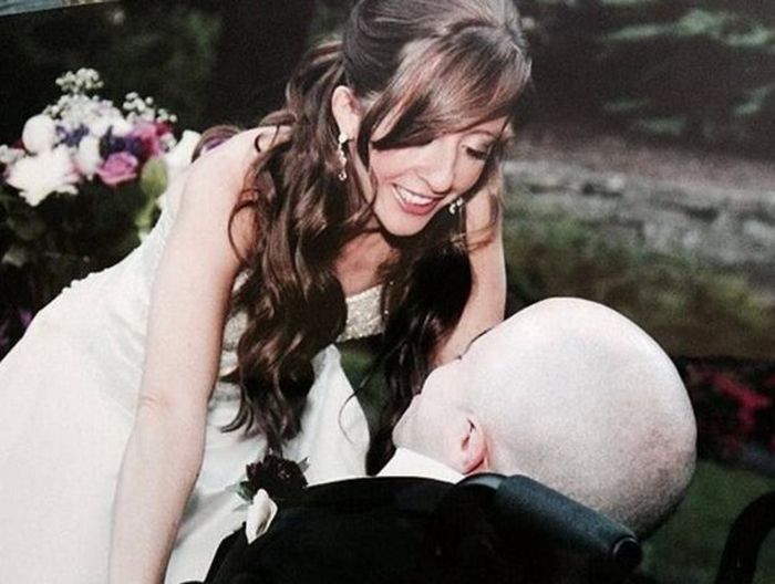 美女不顾家人反对嫁给85厘米侏儒男，称丈夫会疼人，两人是真爱!