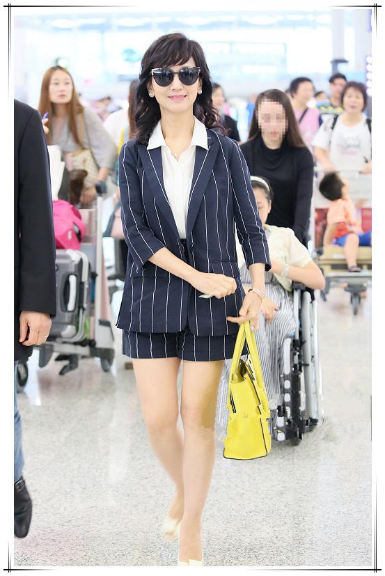 当56岁张凯丽撞上63岁赵雅芝，才发现女人的气质真的与年龄无关