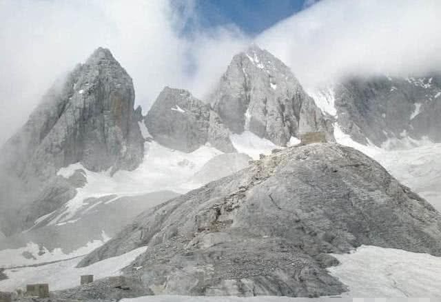 珠峰早被成功登顶，为何5596米的玉龙雪山至今却无一人登顶？