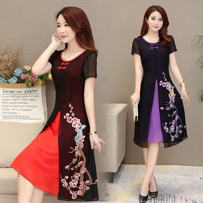 别说女人老了就变丑!看看下图这样穿旗袍裙，美的不可一世