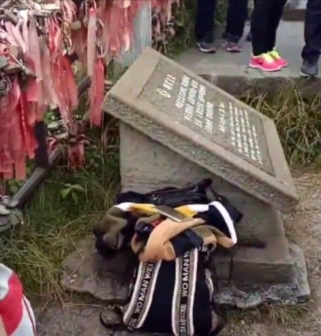 湖南年轻女孩在四川峨眉山景区跳崖自杀身亡，游客多方劝阻无果