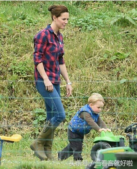 凯特王妃出席活动发型和带乔治夏洛特的出门差别大，当妈的都这样