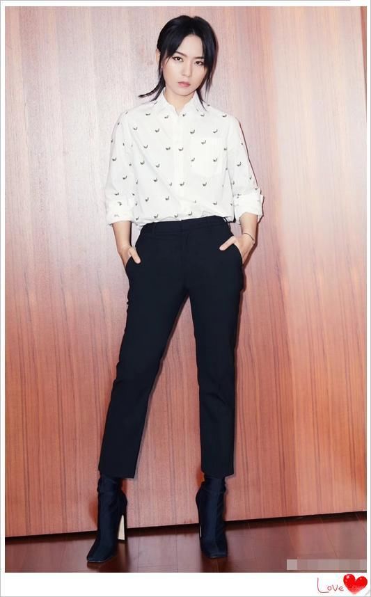 当周笔畅穿上一字肩裙，网友直呼：美炸了！颜值丝毫都不输刘诗诗