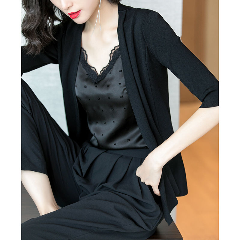 45岁高管小姨太会穿了!立秋不穿风衣,只穿这小西装,特显美嫩