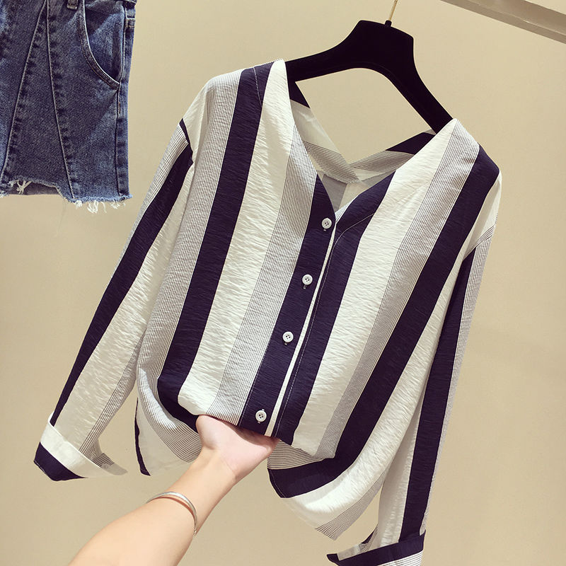 立秋还不冷，别着急买风衣，瞧瞧这些小衫，那才叫一个洋气