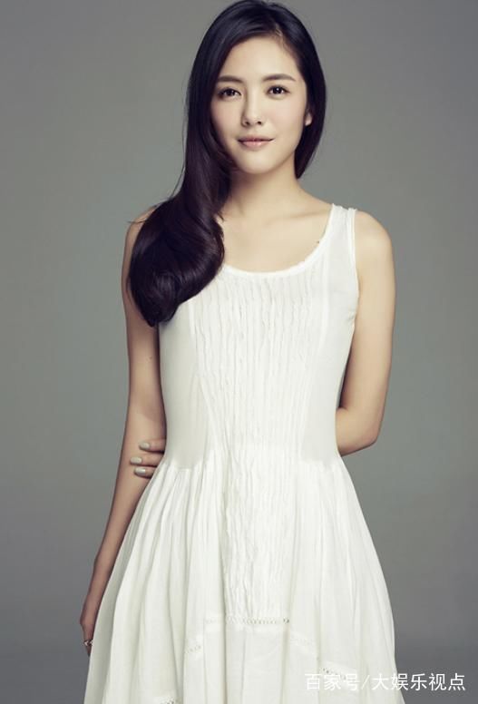 蔡文静优雅怡人，尽显温婉气质的女神