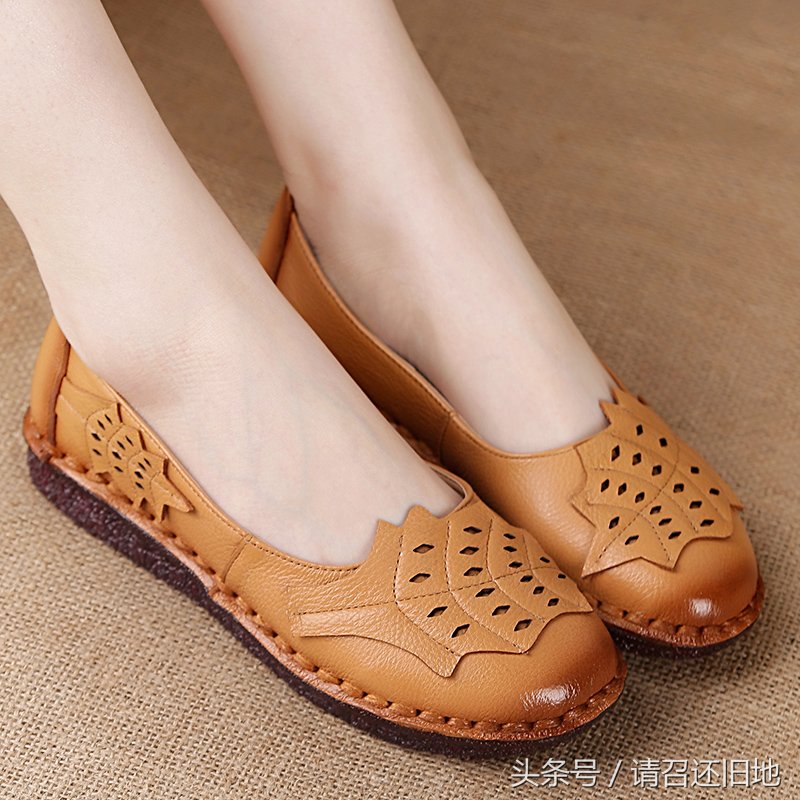 三伏天要少穿高跟鞋!夏天穿这透气平底妈妈鞋，穿多久也不累脚