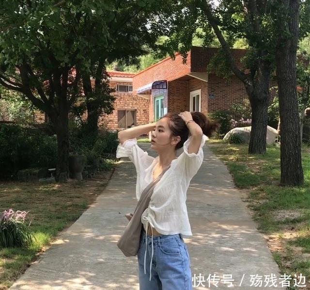 气质@牛仔裤+泡泡袖上衣,洋气又时髦,尽显好气质
