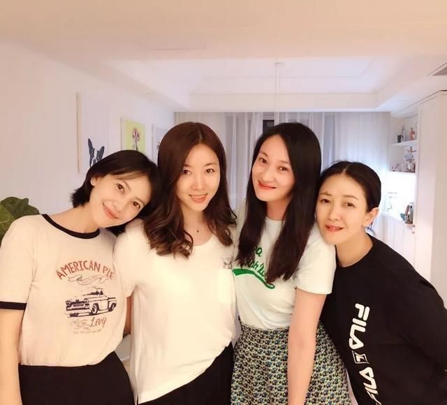 39岁高圆圆剪短发后和其他众女神同框，其中的差距一目了然!