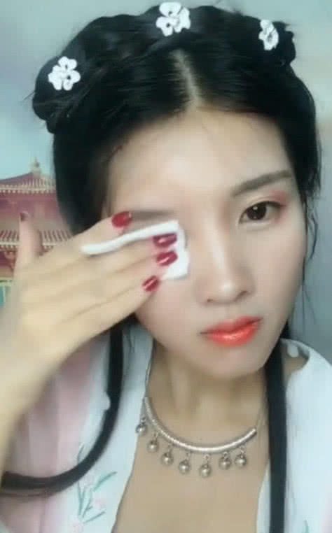 别以为女孩卸妆后都是“魔鬼”，看见她才是惊天地，泣鬼神