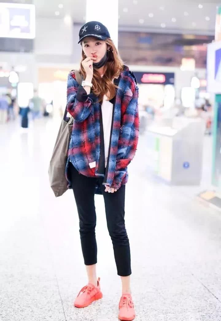 秋季穿简约的九分裤，轻松露脚踝，还不来pick一下