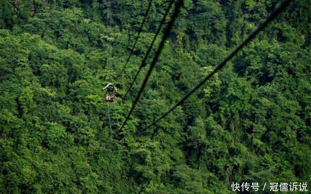  #出门#我国最“危险”的村庄四周都是悬崖峭壁，出门只能靠铁笼